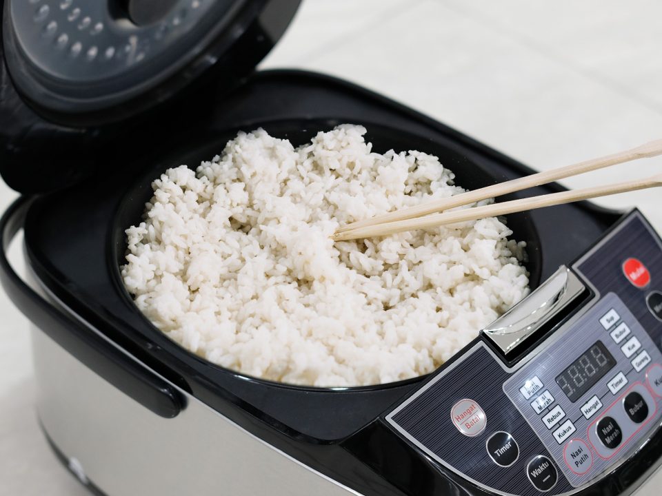 Tips Mencegah Nasi Cepat Basi di Rice Cooker